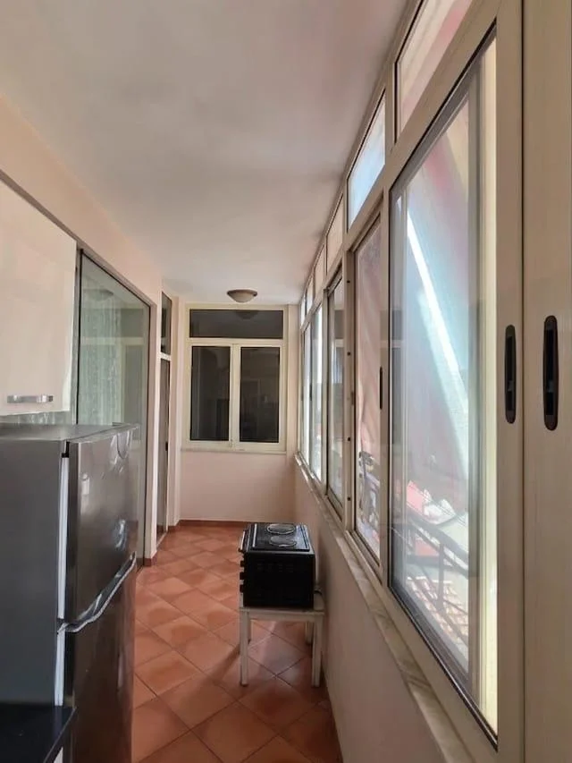 Tirane, jepet me qera apartament 2+1 Kati 5, 80 m² 650 € (Rruga Fortuzi)