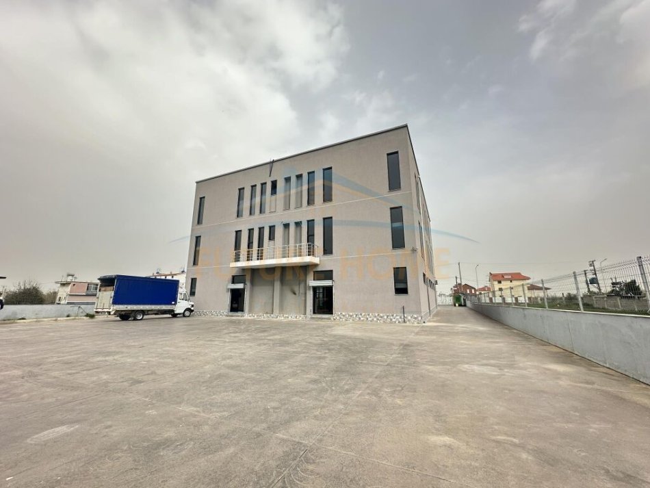 Tirane, jap me qera ambjent biznesi Kati 0, 2.000 m² 2.500 € (laknas tirane)