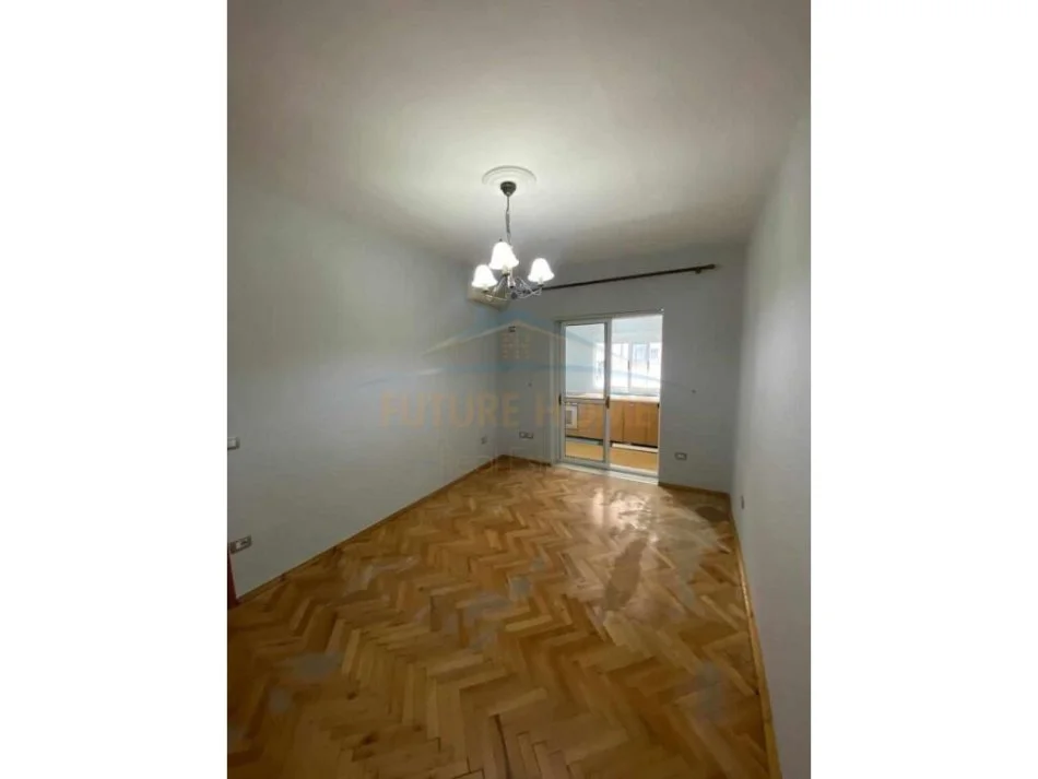Qera, Apartament 1+1, Qendër, tek Piazza, Tiranë.
