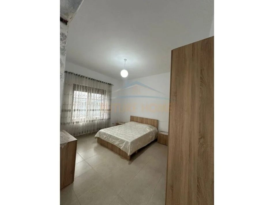 Tirane, jepet me qera 1+1 Kati 3, 75 m² 350 € (Kinostudio)