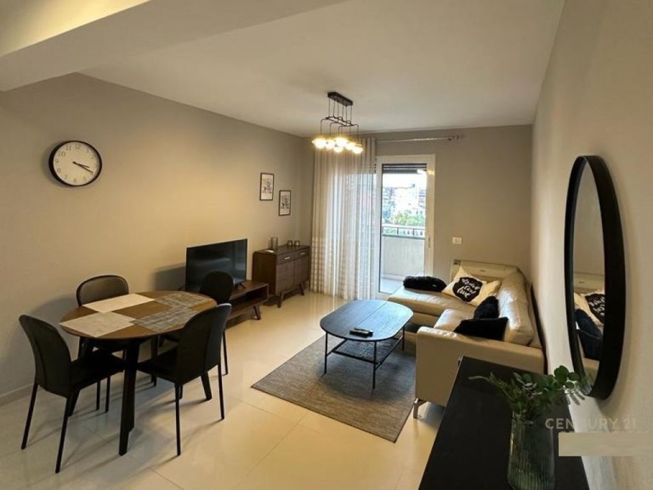 Tirane, jepet me qera apartament 1+1+Ballkon Kati 7, 75 m² 900 € (Myslym Shyr)