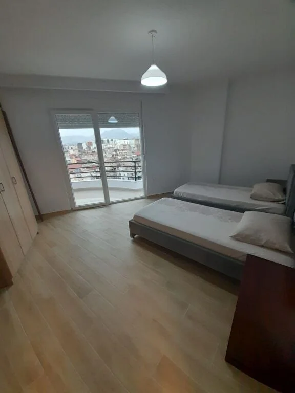 Tirane, jepet me qera apartament 2+1 Kati 2, 90 m² 55.000 Leke (Prane shkolles Qazim Turdiu ne Don Bosko)