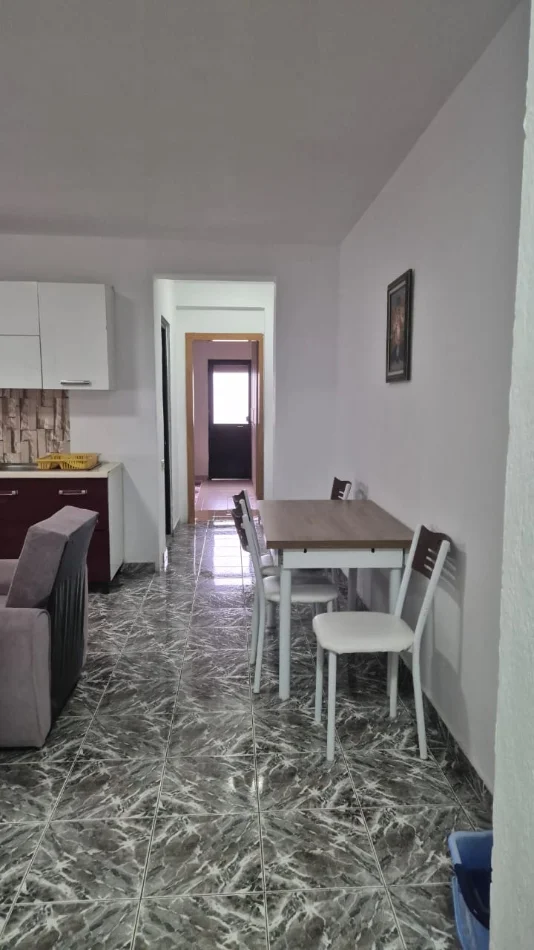 Tirane, jepet me qera apartament 2+1 Kati 4, 90 m² 600 € (Gjimnazi Petronini Luarasi)