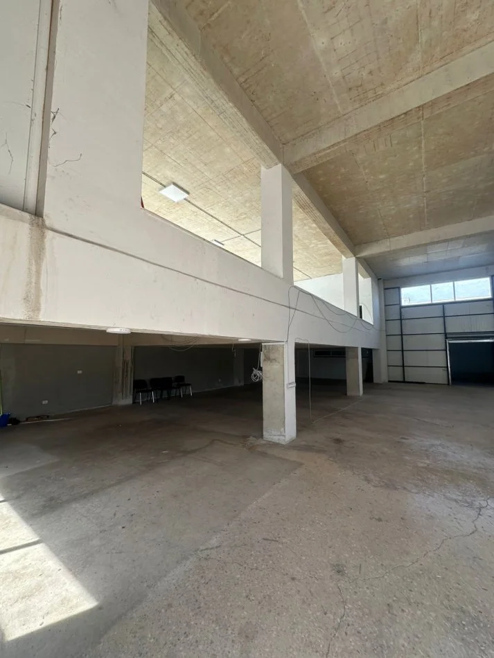 Tirane, jepet me qera magazine Kati 0, 2.200 m² 12.000 € (TOP CHANEL)