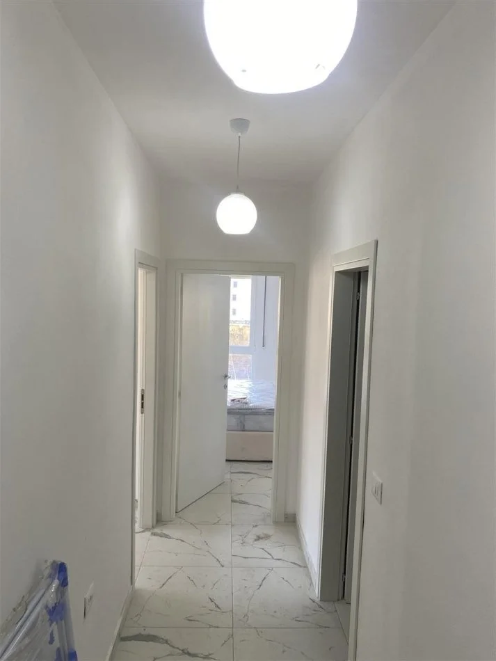 Tirane, jepet me qera apartament 1+1+Ballkon Kati 2, 70 m² 550 € (Ish Tregu Elektrik)