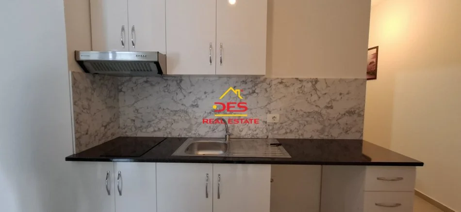 Vlore, jepet me qera apartament 1+1+Ballkon Kati 2, 70 m² 500 € (Rruga Aleksandër Moisiu)