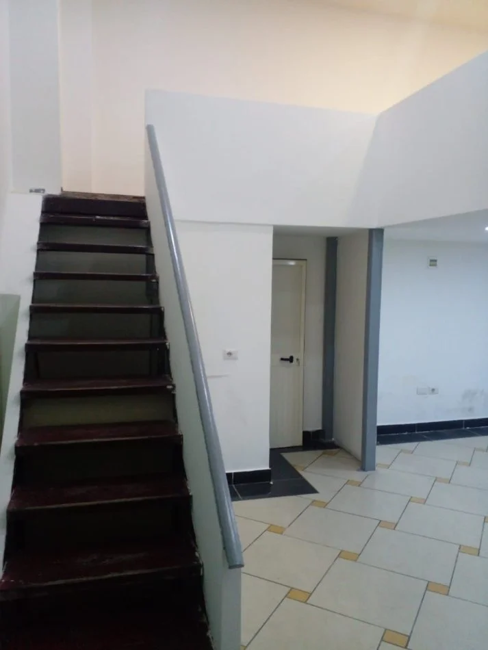 Tirane, jepet me qera dubleks si ambient biznesi, 60 m² 600 € (Rruga e Barikadave)