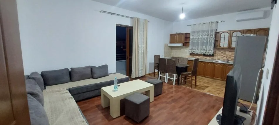 Tirane, jepet me qera apartament 2+1+Ballkon Kati 3, 120 m² 500 € (5 Maji)
