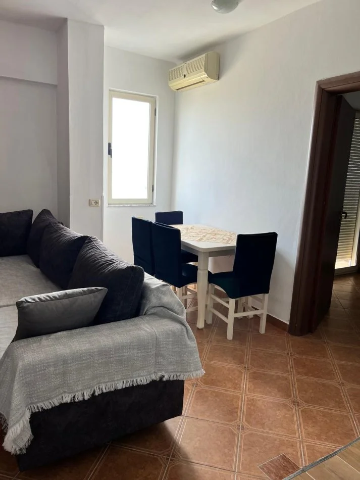 Tirane, jepet me qera apartament 2+1+Ballkon Kati 9, 90 m² 600 € (rruga e kavajes)