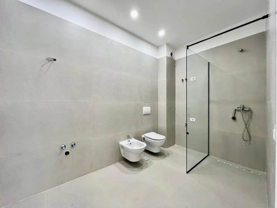 Tirane, shitet apartament 2+1 Kati 3, 118 m² 339.000 € (Liqeni Artificial)