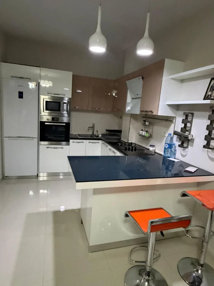 Tirane, jepet me qera apartament 1+1 Kati 3, 74 m² 500 € 