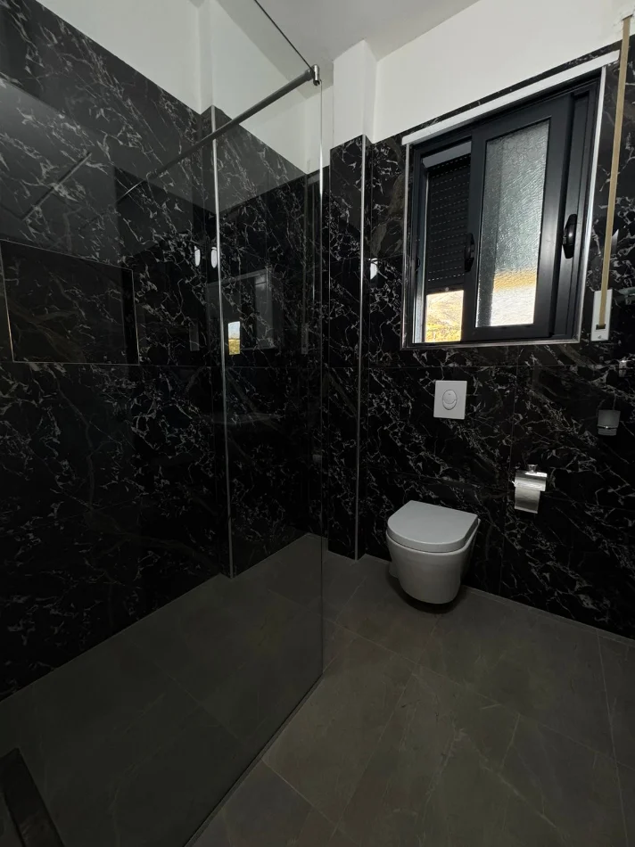 Vlore, jepet me qera 1+1 Kati 2, 65 m² 70 € (Radhime)