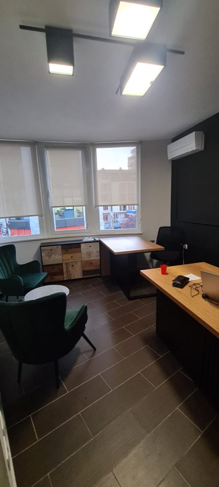 Tirane, jepet me qera zyre Kati 1, 85 m² 800 € (Rruga e Kosovareve)