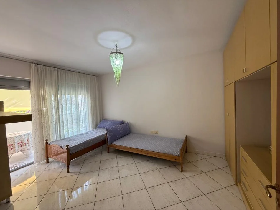 Tirane, jepet me qera apartament 2+1 Kati 3, 95 m² 550 € (rruga hasan alla)