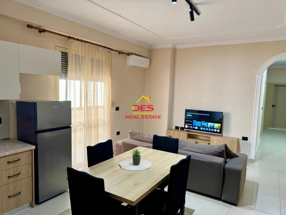 Vlore, jepet me qera apartament 2+1+Ballkon Kati 5, 90 m² 500 € (Rruga Gjergj Arianiti)