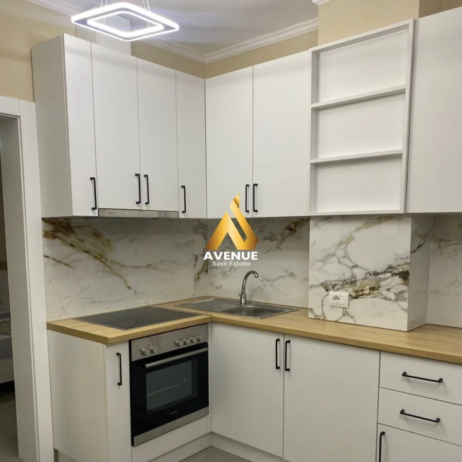 Tirane, jepet me qera Vile 1+1 Kati 3, 65 m² 400 € (Rruga Andon Mazreku)