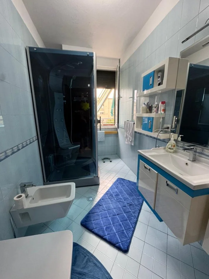 Tirane, jap me qera apartament 2+1+Ballkon Kati 2, 212 m² 250.000 € 