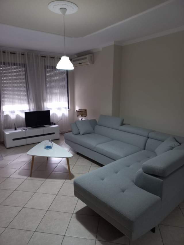Tirane, jepet me qera apartament 2+1+BLK Kati 4, 100 m² 600 Euro