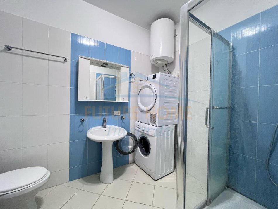 Tirane, jepet me qera apartament 1+1 Kati 7, 76 m² 550 € (Tregu Elektrik, Rrahman Parllaku)