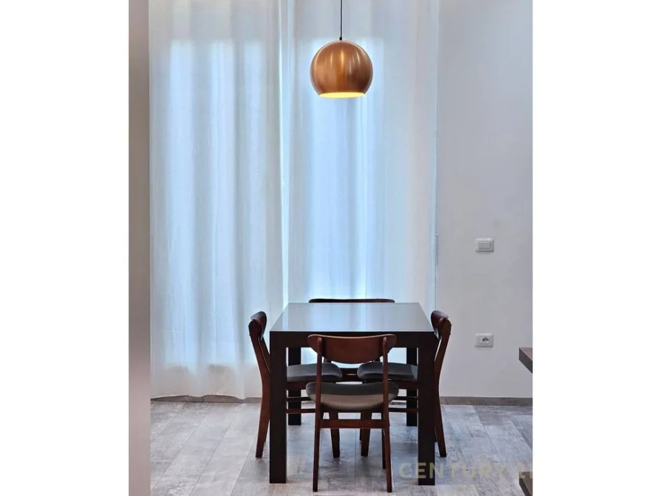 Tirane, jepet me qera apartament 1+1 , 70 m² 550 € (Prane Kopshtit Zoologjik)