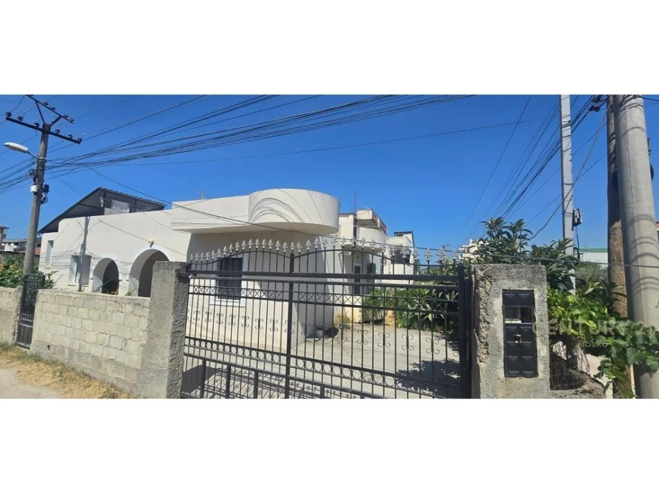 Tirane, shes 3+1 Kati 1, 282 m² 170.000 € (Kombinati)