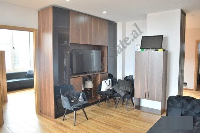 Tirane, jepet me qera apartament 5+1+Aneks+Ballkon Kati 6, 160 m² 1.500 € (RRUGA E DIBRES)