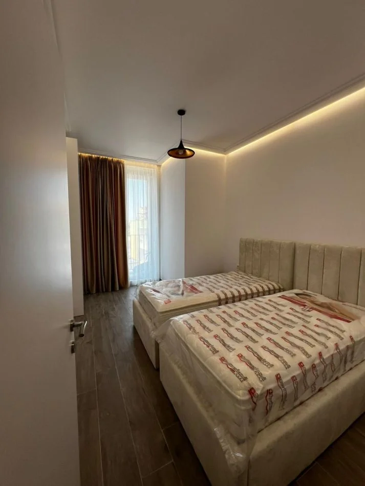 Tirane, shitet apartament 2+1+Ballkon Kati 3, 96 m² 240.000 € (GJIMNAZI PARTIZANI)