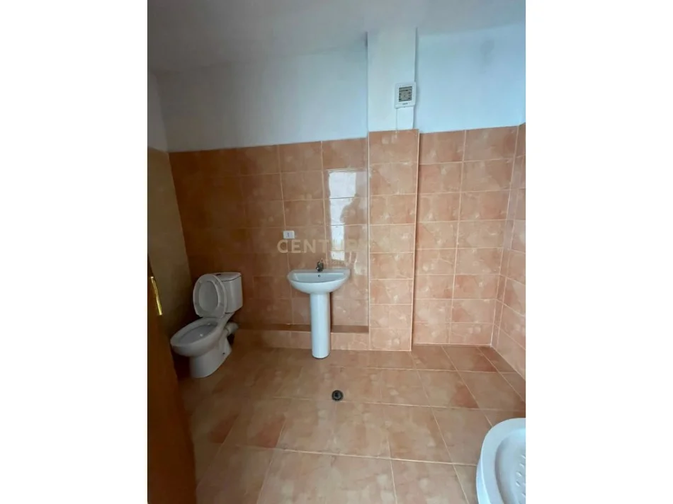 Tirane, shes apartament 1+1 Kati 5, 62 m² 81.000 € (Shkembi i Kavajes)