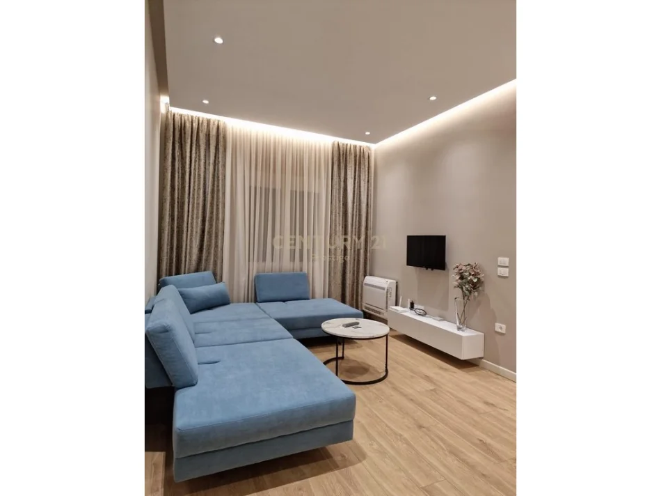 Tirane, jepet me qera apartament 2+1 Kati 5, 80 m² 850 € (Blloku)