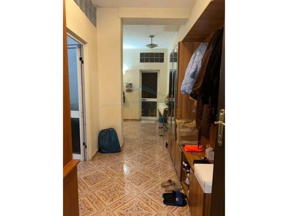 Shitje, Apartament 1+1, Shallvaret, Tiranë.
