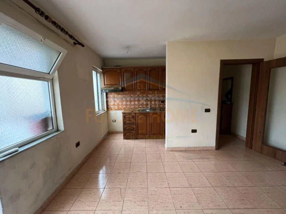 Shitet, Apartament 2+1, Rruga Muhamet Gjollesha