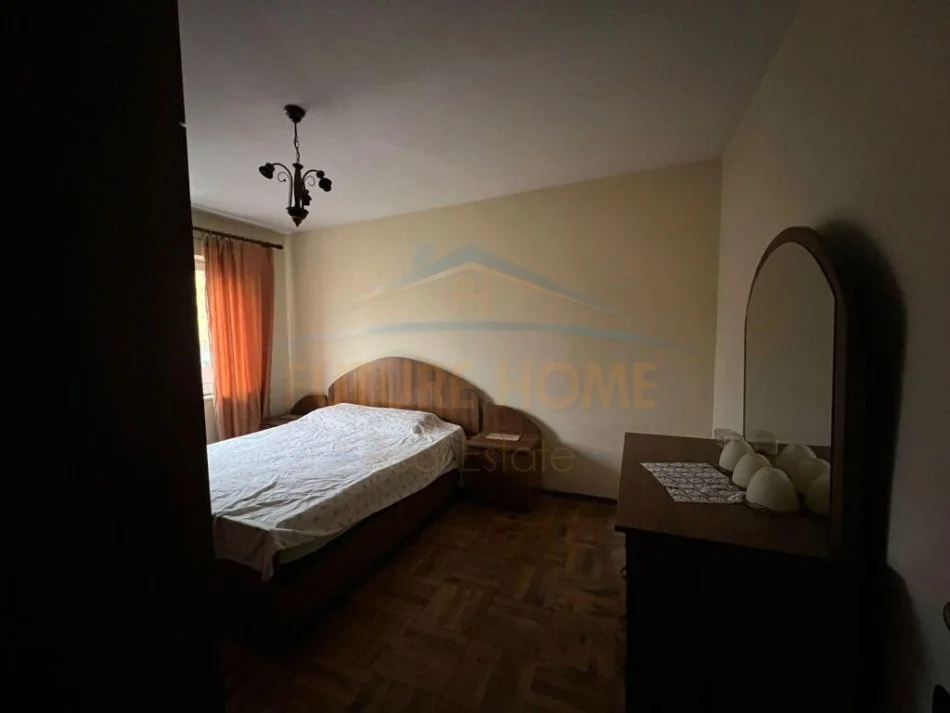 Shitet, Apartament 2+1, Rruga Muhamet Gjollesha