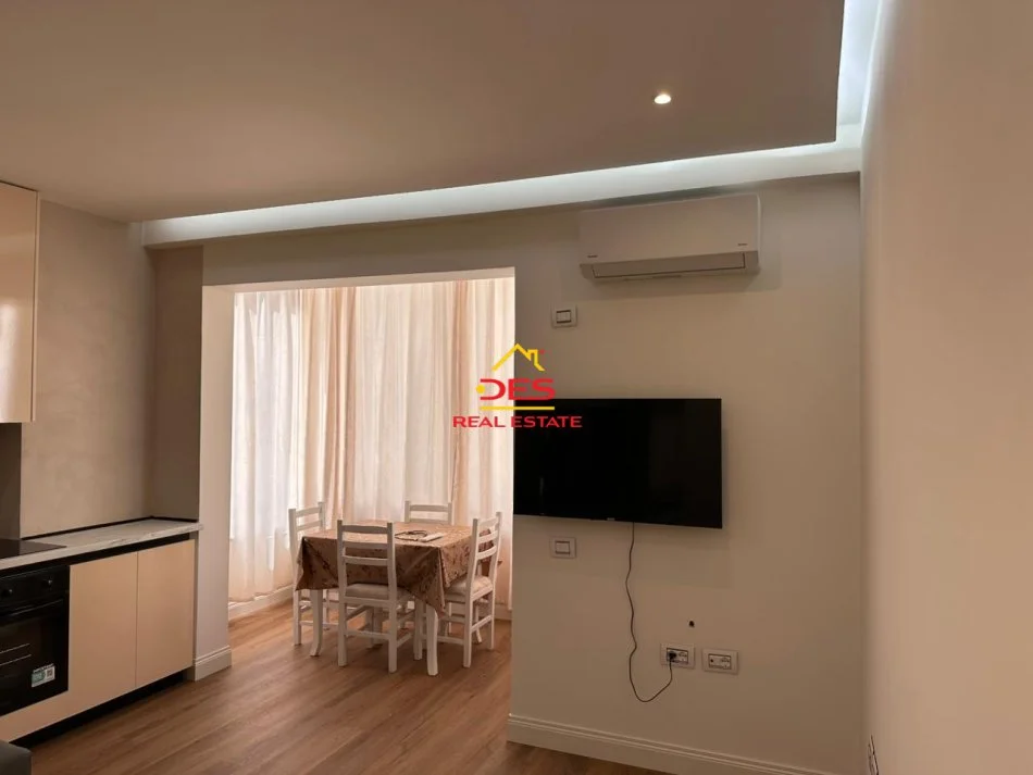 Vlore, jepet me qera apartament 1+1+Ballkon Kati 3, 70 m² 400 € (Rruga Murat Tërbaçi)