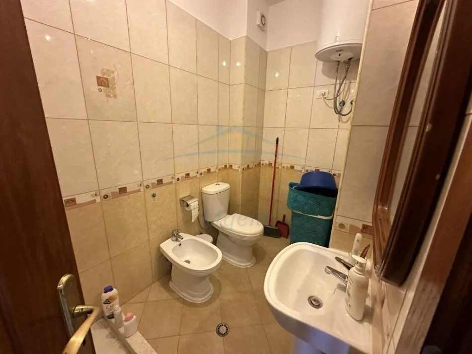 Shitet, Apartament 3+1, Fresk, Tiranë.