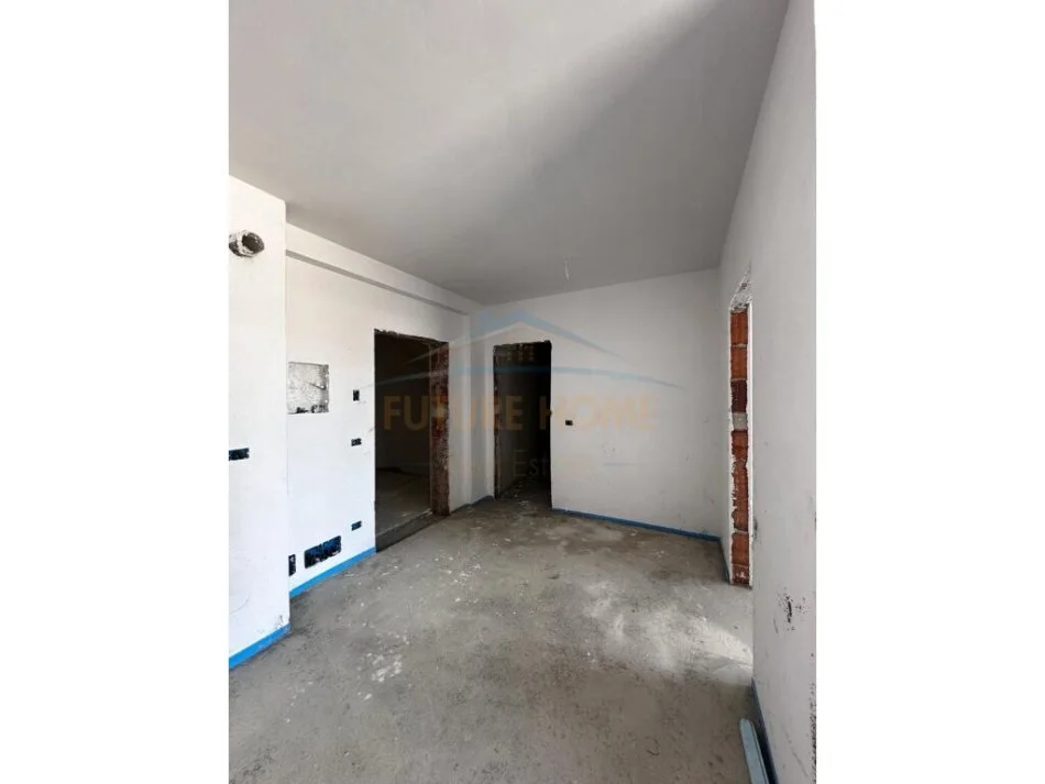 Shitet, Apartament 1+1, Akses Tirana.