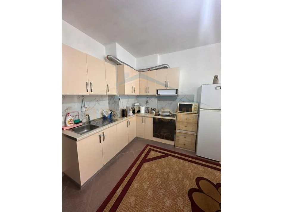 Shitet, Apartament 2+1, Unaza e Re, Tiranë.