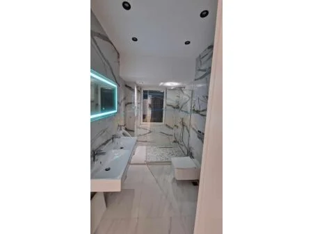 Shitet, Apartament 3+1+2+Depo, në Rrugën Mine Peza, Tiranë. AREA39548