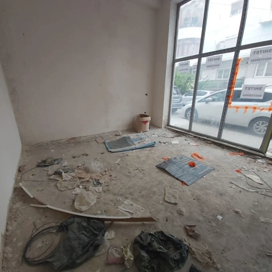 Tirane, shitet dyqan Kati 0, 24 m² 35.000 € (Kullat e Arabit)