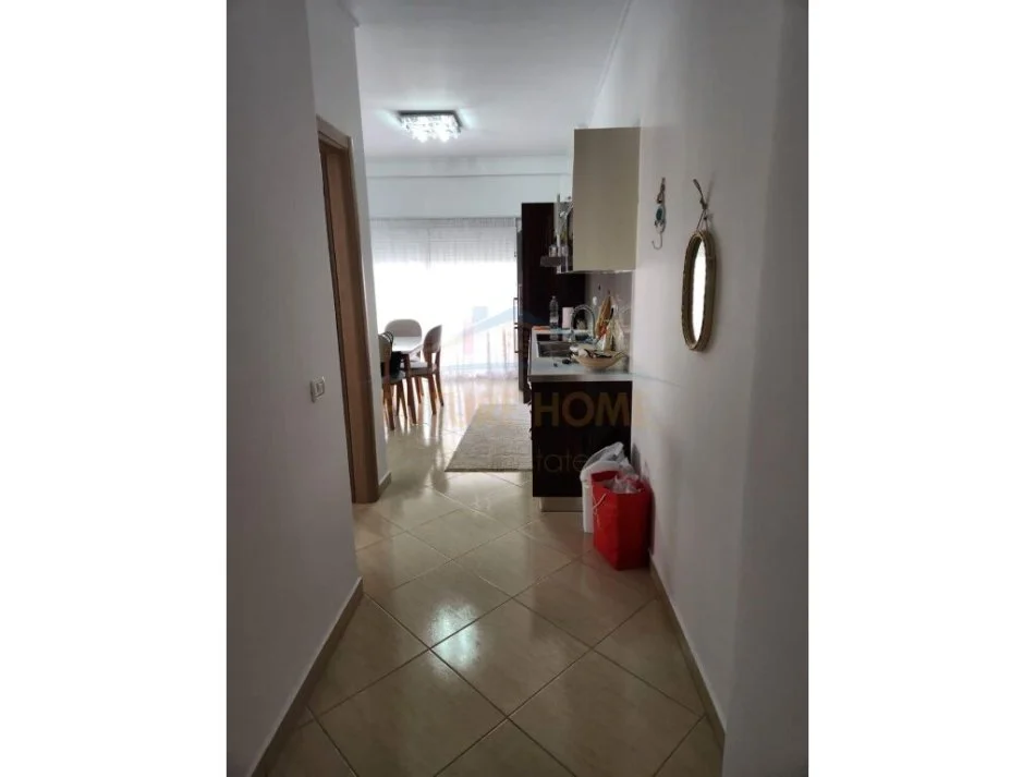 Tirane, jepet me qera 1+1, , 70 m² 400 € (fresk)