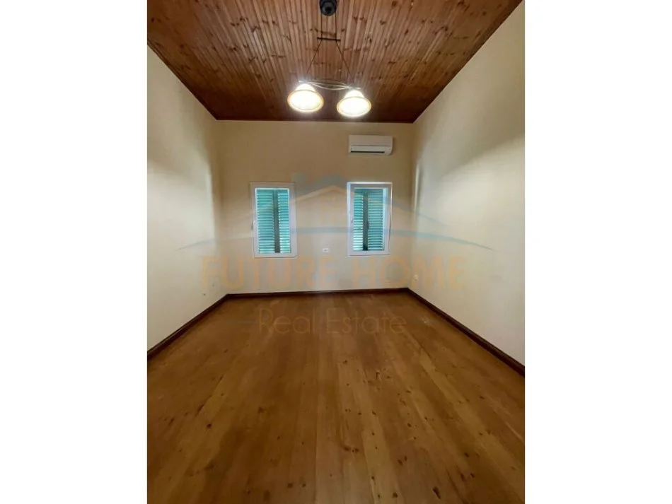 Durres, jepet me qera apartament duplex 3+1+Aneks+Ballkon Kati 2, 120 m² 1.000 € 