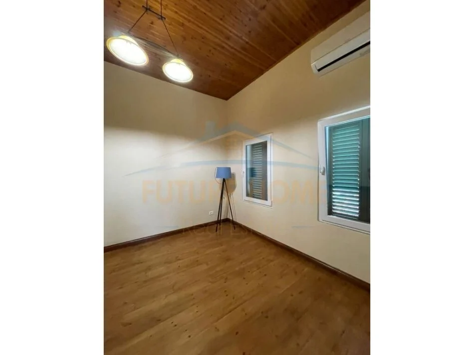 Durres, jepet me qera apartament duplex 3+1+Aneks+Ballkon Kati 2, 120 m² 1.000 € 