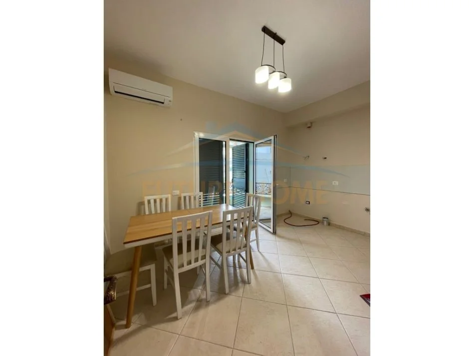 Durres, jepet me qera apartament duplex 3+1+Aneks+Ballkon Kati 2, 120 m² 1.000 € 