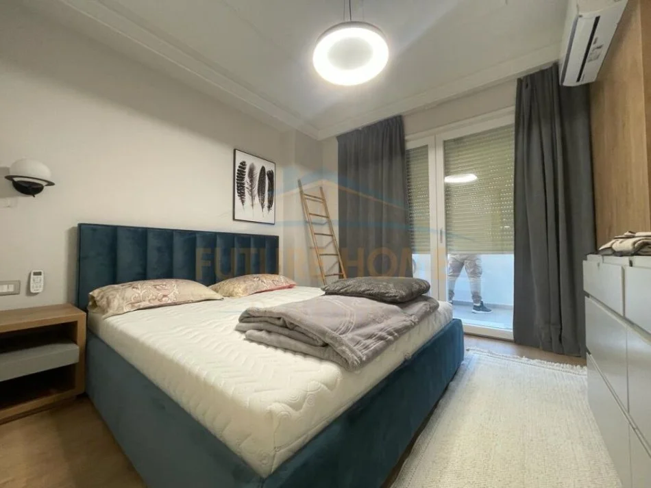 Tirane, jepet me qera apartament 2+1+Aneks, Kati 4, 100 m² 800 € (komuna parisit)