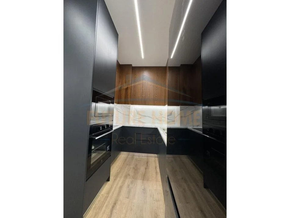 Tirane, jepet me qera apartament 2+1+Ballkon Kati 5, 102 m² 800 € (BULEVARDI I RI)