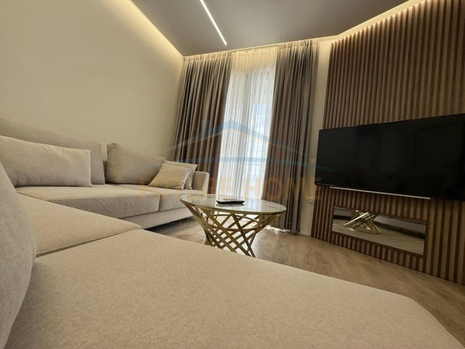 Tirane, jepet me qera apartament 2+1+Ballkon Kati 5, 102 m² 800 € (BULEVARDI I RI)