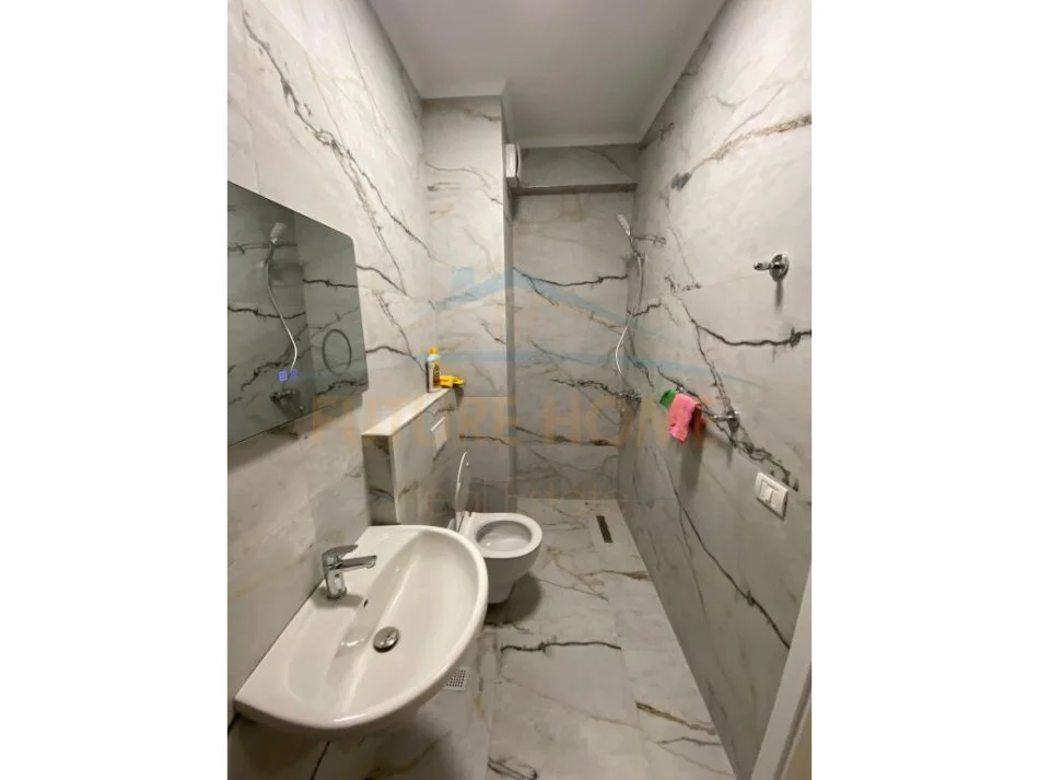 Tirane, jepet me qera apartament 2+1 Kati 8, 111 m² 600 € (5 Maji)