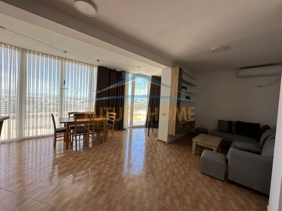 Shitet, Penthouse 4+1+2+Post Parkimi, Liqeni Thatë, Tiranë.