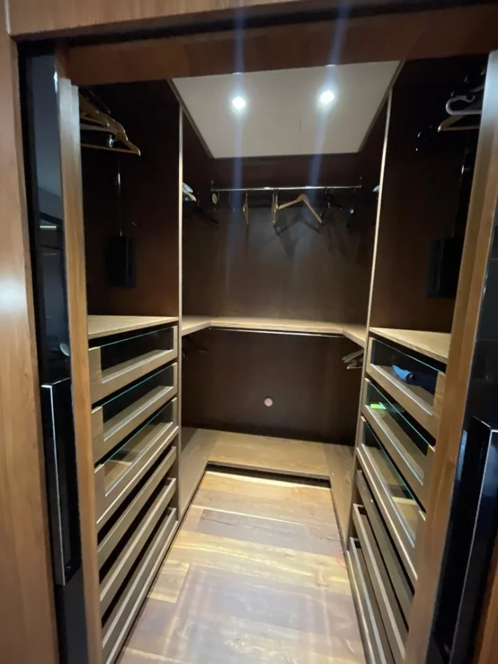 Tirane, jepet me qera apartament 2+1 Kati 3, 198 m² 1.600 € (kopshti botanik)