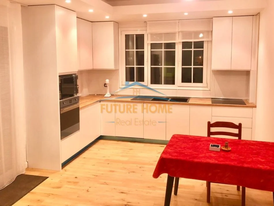 Tirane, jepet me qera Vile , 535 m² 3.500 € (Prane universitetit "Marin Barleti", Selite)