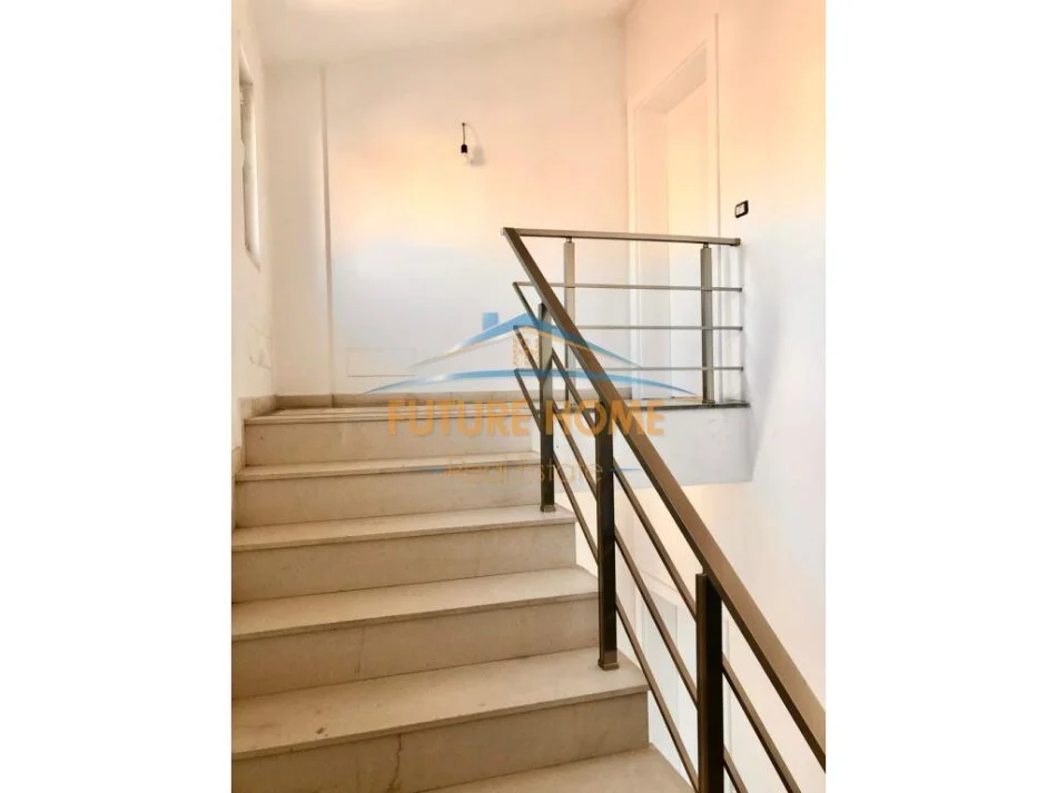 Tirane, jepet me qera Vile , 535 m² 3.500 € (Prane universitetit "Marin Barleti", Selite)